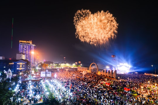 Rực rỡ màn pháo hoa đêm khai hội du lịch Cửa Lò