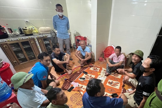 Nghệ An: Chơi ‘liêng’ ăn tiền, 9 đối tượng bị công an xã bắt quả tang