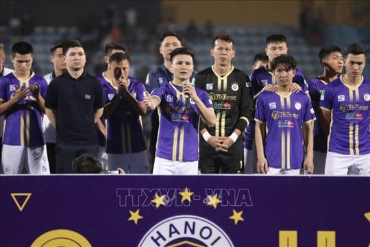 Nguyễn Quang Hải chính thức chia tay Hà Nội; 13 cầu thủ TP. HCM ngừng tập luyện, phản đối CLB
