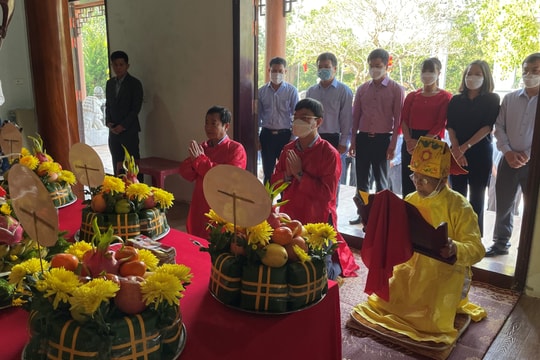 Thị xã Thái Hòa dâng hương nhân Giỗ Tổ Hùng Vương ở đền thờ Làng Vạc