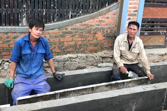 Hai công nhân cứu bé trai bị đuối nước trên kênh thủy lợi