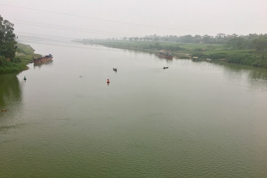 Tìm kiếm người phụ nữ nghi nhảy cầu Đô Lương tự vẫn