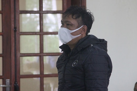 Xót xa con gái 13 tuổi bị bố bán sang Trung Quốc  