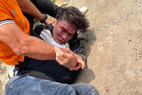 Đâm nhân viên giao hàng, cướp nhẫn 100 triệu đồng