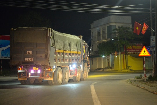Nghệ An: Xe quá khổ, quá tải vẫn 'lộng hành' xuyên đêm