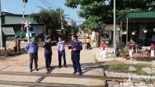 Tăng cường giải tỏa vi phạm, chống tái lấn chiếm hành lang ATGT đường bộ, đường sắt