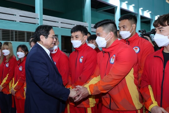 Thủ tướng kiểm tra công tác chuẩn bị SEA Games 31 và động viên đoàn thể thao Việt Nam