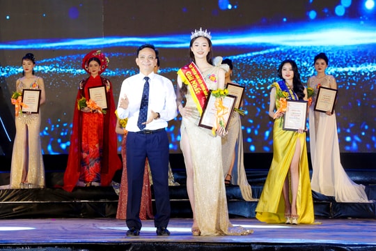 Nữ sinh Trường THPT Quỳnh Lưu 2 đăng quang Cuộc thi 'Duyên dáng biển Quỳnh'