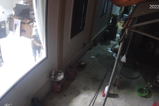 Bị trộm phá cửa, cuỗm toàn bộ tiền vàng sau lễ cưới