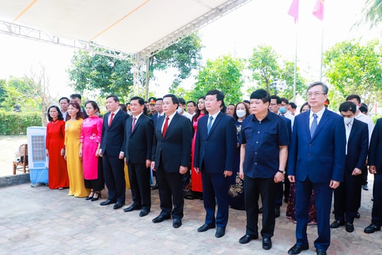 Đồng chí Nguyễn Xuân Thắng dâng hương tưởng niệm nhà lãnh đạo cách mạng tiền bối Phan Đăng Lưu 