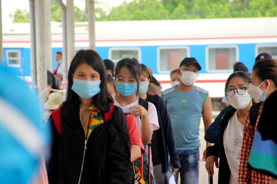 Nghệ An: Tàu xe 'cháy vé' trong kỳ nghỉ lễ 30/4 - 1/5