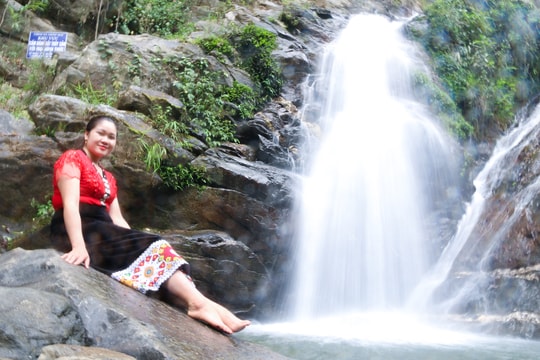 Thác nước Xói Voi - điểm trải nghiệm mới nơi miền Tây xứ Nghệ