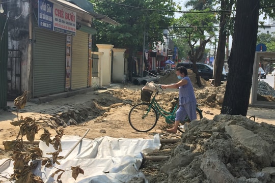 Ngán ngẩm cảnh 'viễn thông lấp, cấp nước đào' trên vỉa hè thành Vinh 