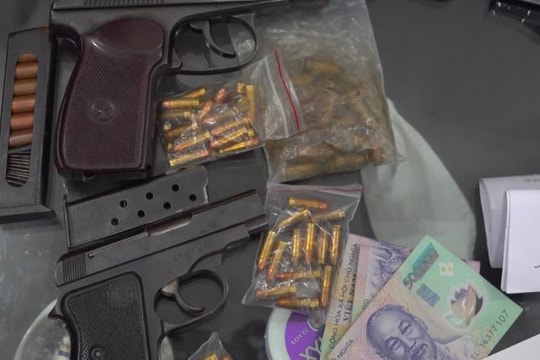 Bắt khẩn cấp nhóm đối tượng giết người, thủ súng chống trả công an 