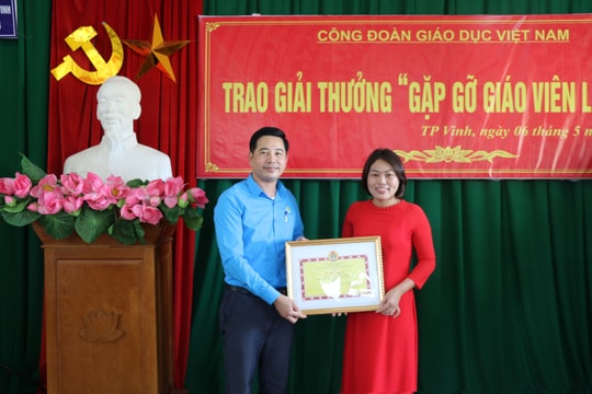 Nghệ An: Khen thưởng giáo viên đạt giải tại cuộc thi 'Gặp gỡ giáo viên lớp 1'