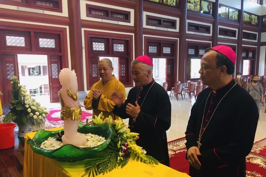 Tòa Giám mục Giáo phận Vinh chúc mừng nhân dịp Đại lễ Phật đản