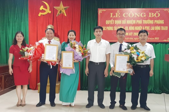 Huyện Anh Sơn công bố các quyết định bổ nhiệm cán bộ