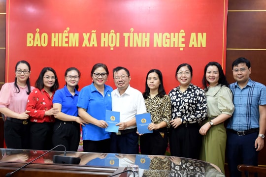 Công đoàn Viên chức Nghệ An trao gần 100 suất quà trong Tháng Công nhân