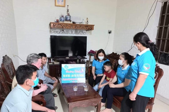 Ấm áp vòng tay ‘Mẹ đỡ đầu’