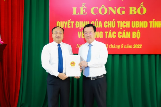 Công bố quyết định luân chuyển, bổ nhiệm Giám đốc Sở Nội vụ tỉnh Nghệ An