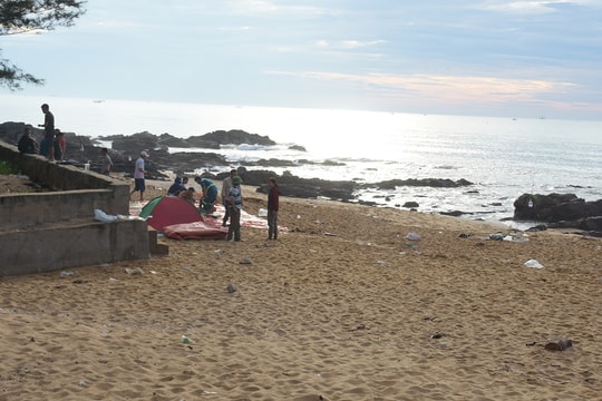 Xuyên đêm tìm kiếm nam sinh mất tích khi tắm biển