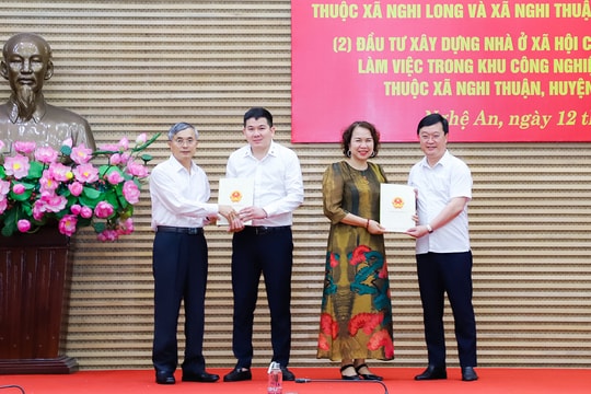 Nghệ An trao Quyết định chấp thuận chủ trương đầu tư 2 dự án nhà ở xã hội cho công nhân 