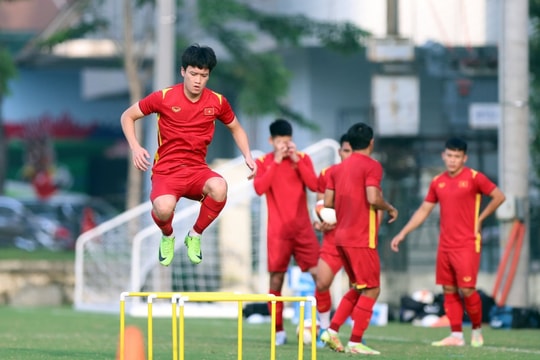 Tiền vệ Hoàng Đức báo tin vui cho U23 Việt Nam; Popov tung hỏa mù, muốn chiến với ông Park