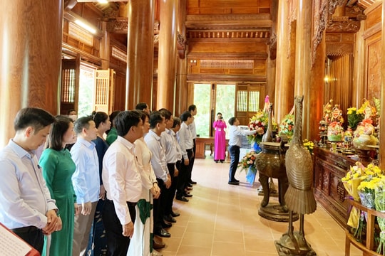 Ban Dân vận Tỉnh ủy Nghệ An dâng hương tưởng niệm Chủ tịch Hồ Chí Minh 