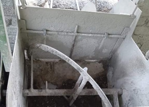 Bị cuốn vào máy đúc táp lô, người đàn ông tử vong tại chỗ