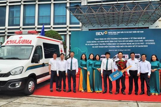 BIDV Nghệ An: Trao xe cứu thương trị giá 1,2 tỷ đồng cho ngành Y tế