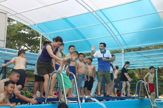 Nghệ An: Nhiều trường học đưa môn bơi lội vào giảng dạy