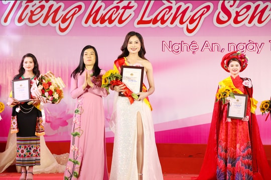 Người đẹp đến từ huyện Hưng Nguyên giành giải Nhất cuộc thi 'Sắc sen xứ Nghệ'
