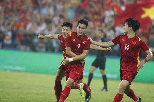 Nguyễn Tiến Linh tỏa sáng, U23 Việt Nam vào chung kết