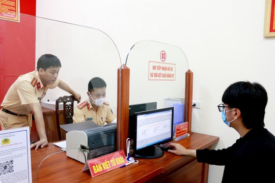 Nhanh chóng, thuận lợi trong ngày đầu triển khai cấp biển số xe tại công an xã, phường 