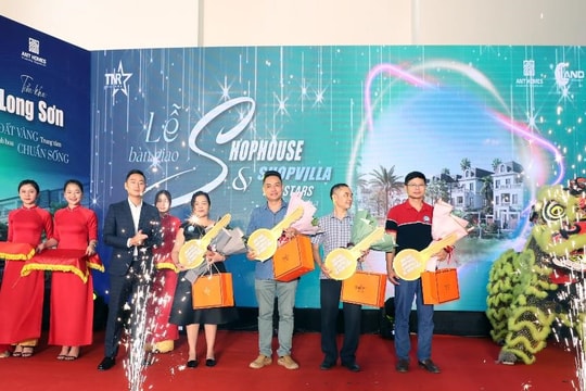 Cư dân nhận bàn giao shophouse và shopvilla tại TNR Stars Thái Hòa