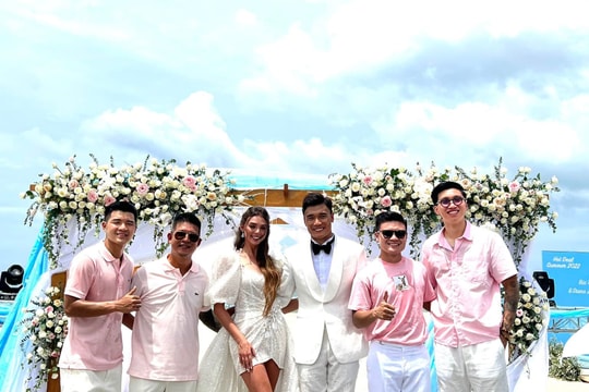 Đám cưới bất ngờ của thủ môn Bùi Tiến Dũng và bạn gái người Ukraine 