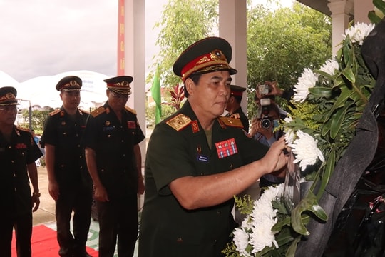 Tiếp nhận 103 hài cốt liệt sĩ quân tình nguyện và chuyên gia Việt Nam hy sinh trên đất bạn Lào