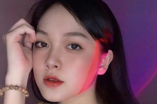 Bạn gái xinh như hot girl của tiền đạo Nhâm Mạnh Dũng