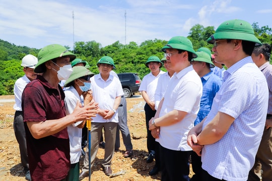 Chủ tịch UBND tỉnh Nguyễn Đức Trung thăm và làm việc tại huyện Tương Dương 