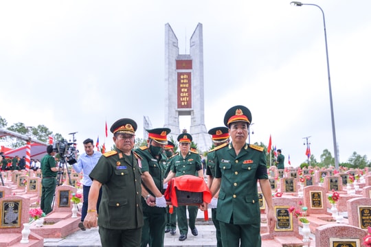 An táng 103 hài cốt liệt sĩ, quân tình nguyện và chuyên gia Việt Nam hy sinh tại Lào