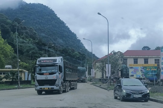 Giao thương ở cửa khẩu quốc tế Nậm Cắn nhộn nhịp trở lại