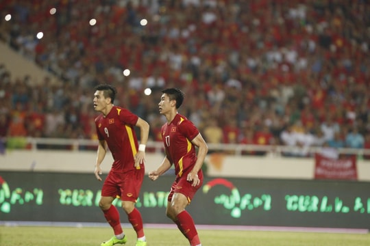 Công Phượng mắc lỗi sơ đẳng, bị HLV Park Hang- seo nhắc nhở 