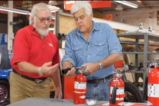 Những điều cần lưu ý khi đặt bình chữa cháy trong xe ô tô 