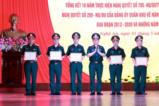 Nghệ An: 40 tập thể và cá nhân được khen thưởng về công tác nâng cao chất lượng huấn luyện quân sự