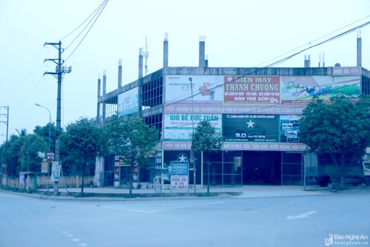 Toà nhà Nam Đàn Plaza - công trình 'khó coi' ở thị trấn Nam Đàn