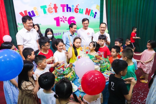 Tết thiếu nhi vui nhộn ở Báo Nghệ An