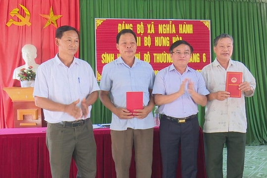 Trưởng Ban Dân vận Tỉnh ủy dự sinh hoạt chi bộ tại Tân Kỳ