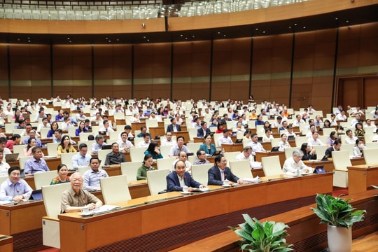 Quốc hội thảo luận về tình hình kinh tế - xã hội