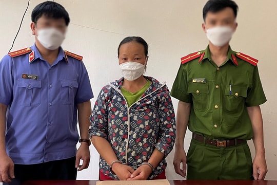 Bắt một phụ nữ vùng cao vận chuyển 2 bánh hêrôin