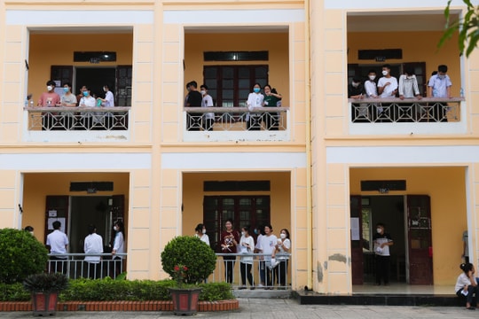 Những hình ảnh ấn tượng trong buổi thi đầu tiên